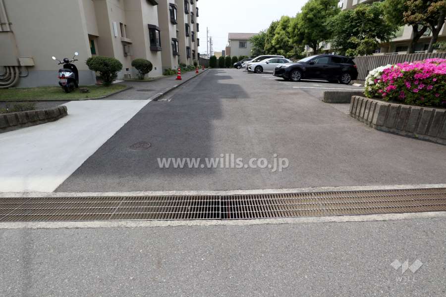 駐車場出入り口