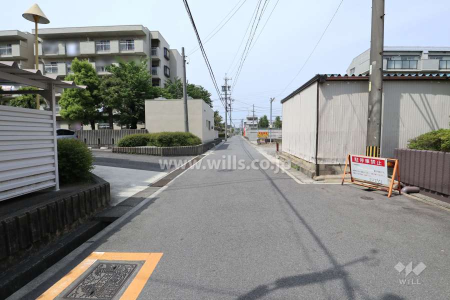 敷地東側の前面道路