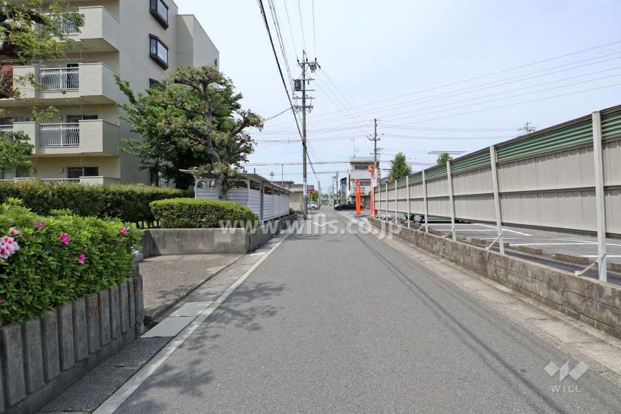 敷地東側の前面道路