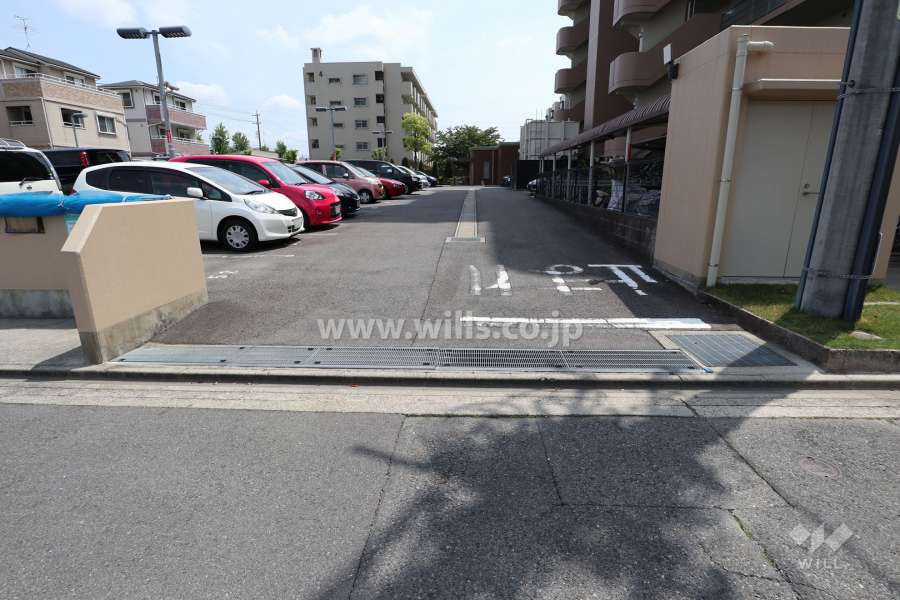 駐車場出入り口
