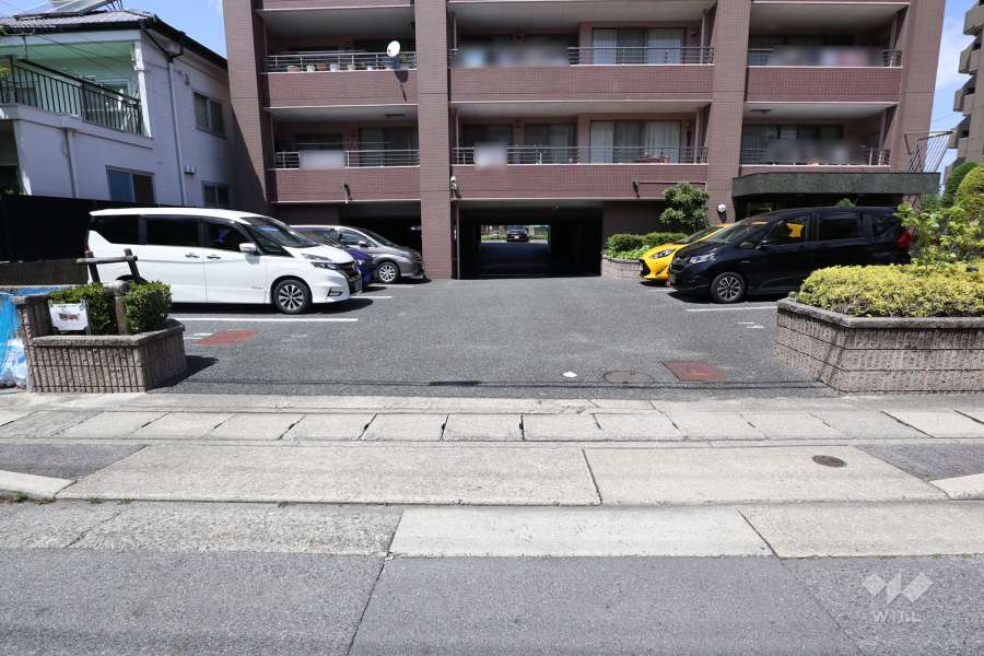 駐車場出入り口