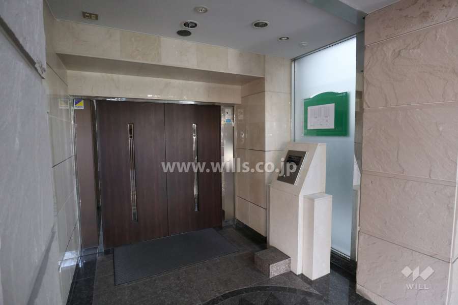 エントランスはオートロック付きです。