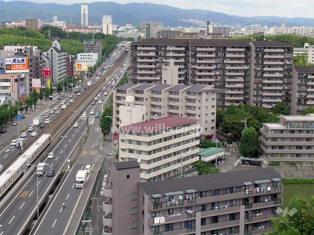 近鉄緑地公園グランドハイツの遠景。敷地の西側は新御堂筋に面してます。