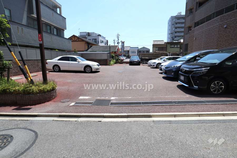 駐車場出入り口
