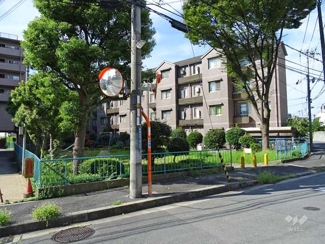 敷地に隣接する「バンビ遊園」