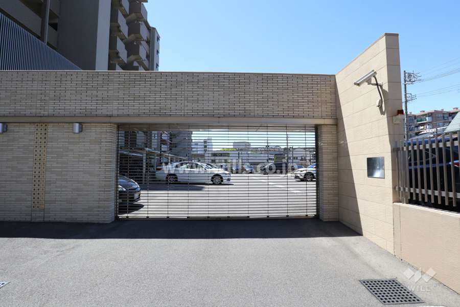 駐車場出入り口