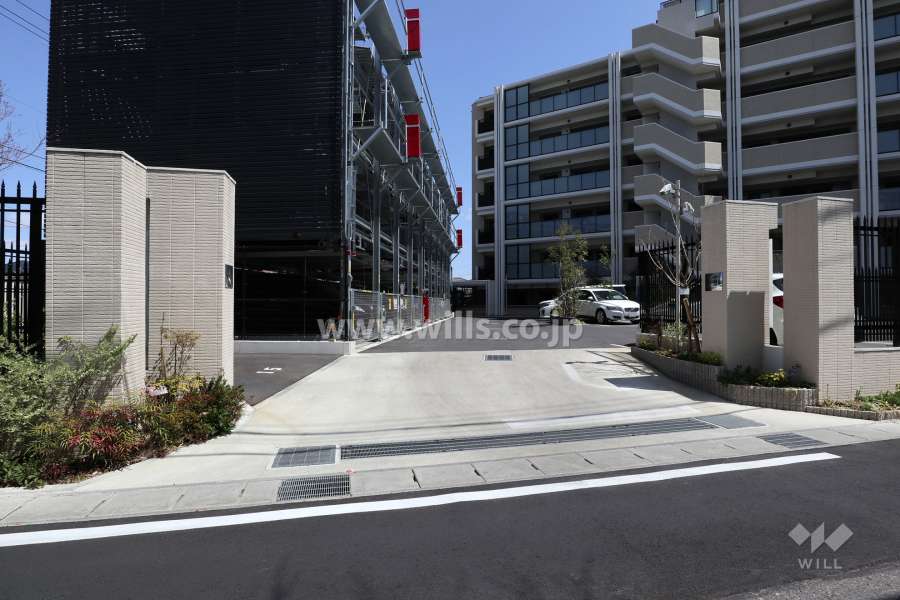 駐車場出入り口