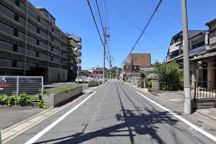 敷地北側の前面道路