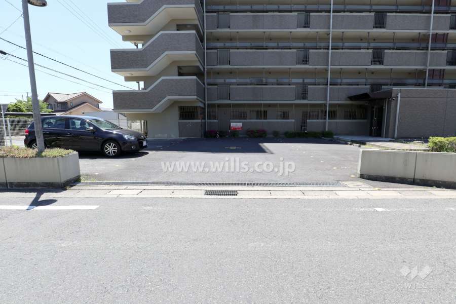 駐車場出入り口