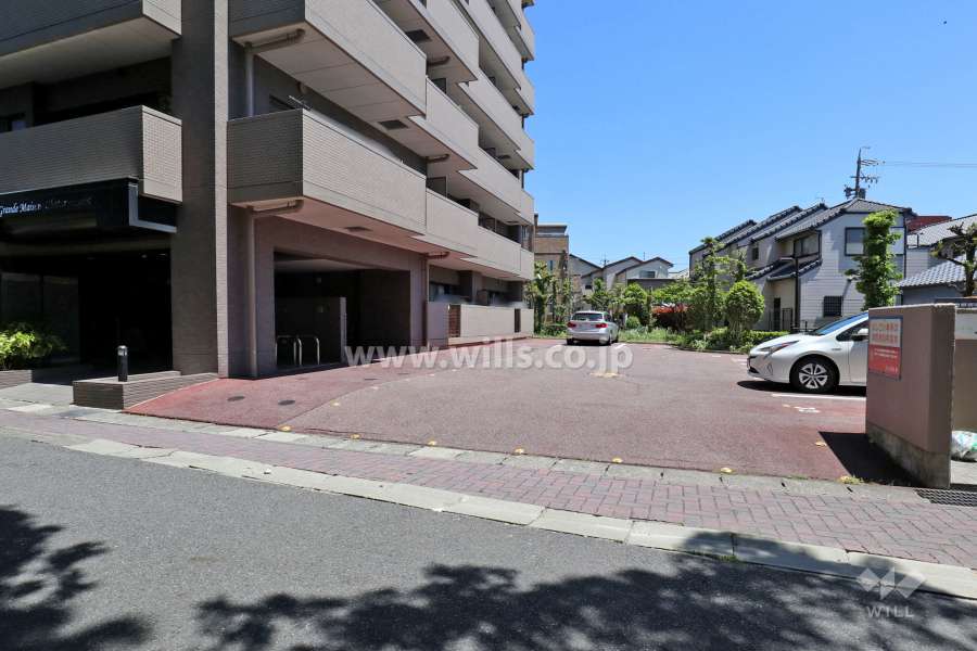 駐車場出入り口