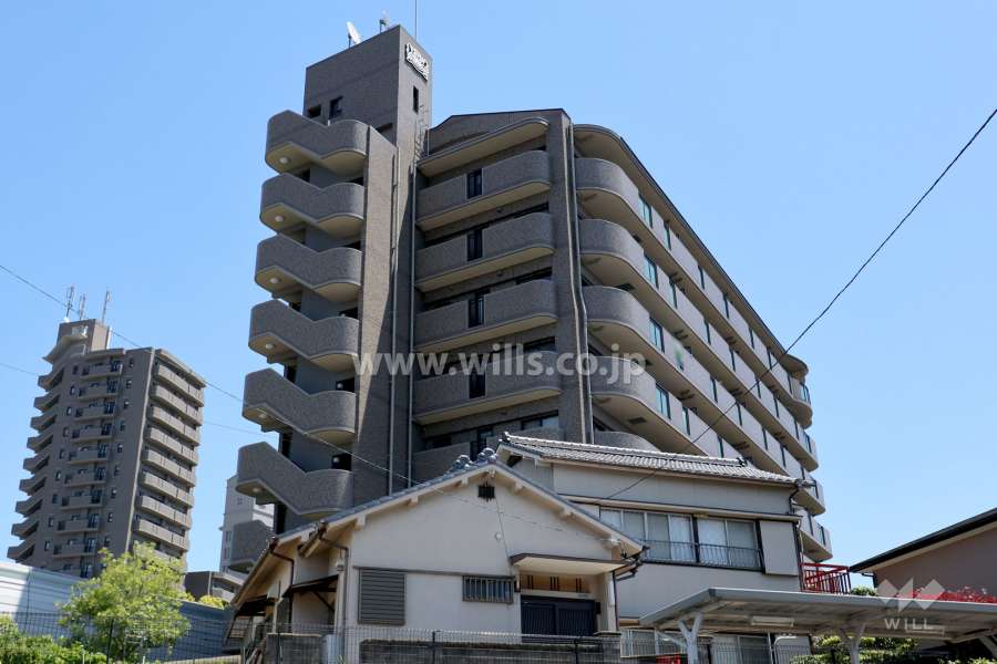 ライオンズマンション小幡緑地の外観（西側から）