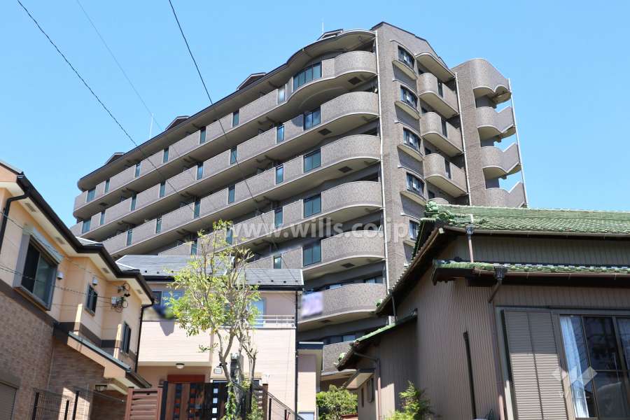 ライオンズマンション小幡緑地の外観（南側から）