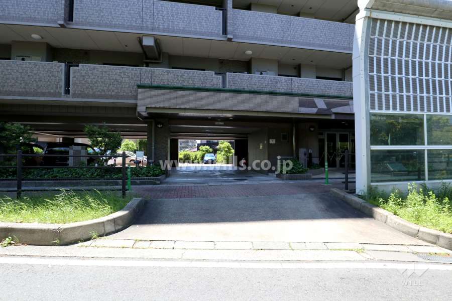 駐車場出入り口