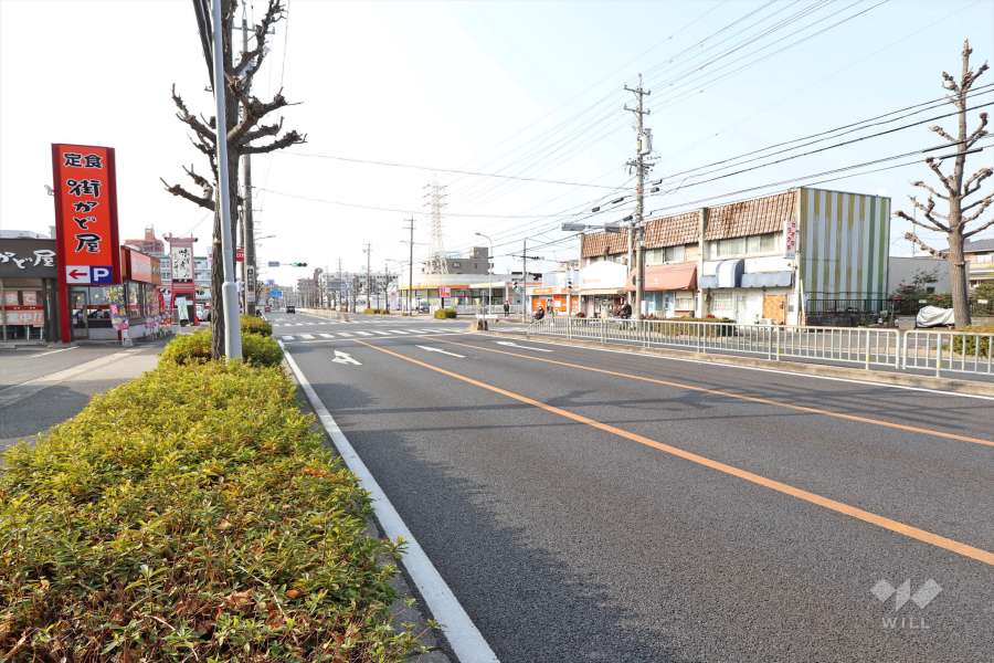 敷地北側の前面道路