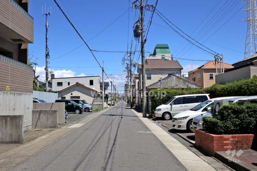 敷地北側の前面道路
