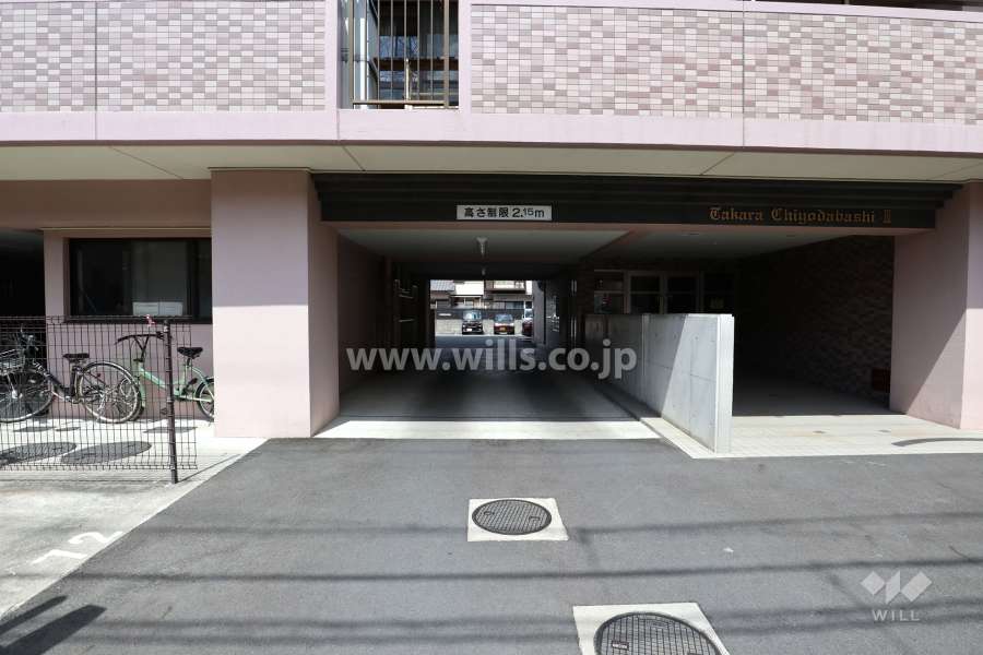 駐車場出入り口