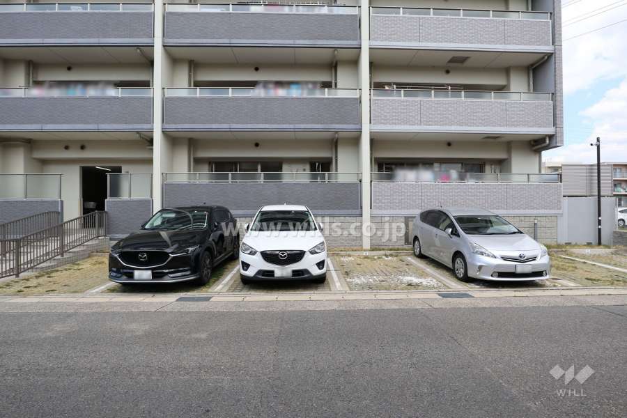 敷地内駐車場（屋外平面式）
