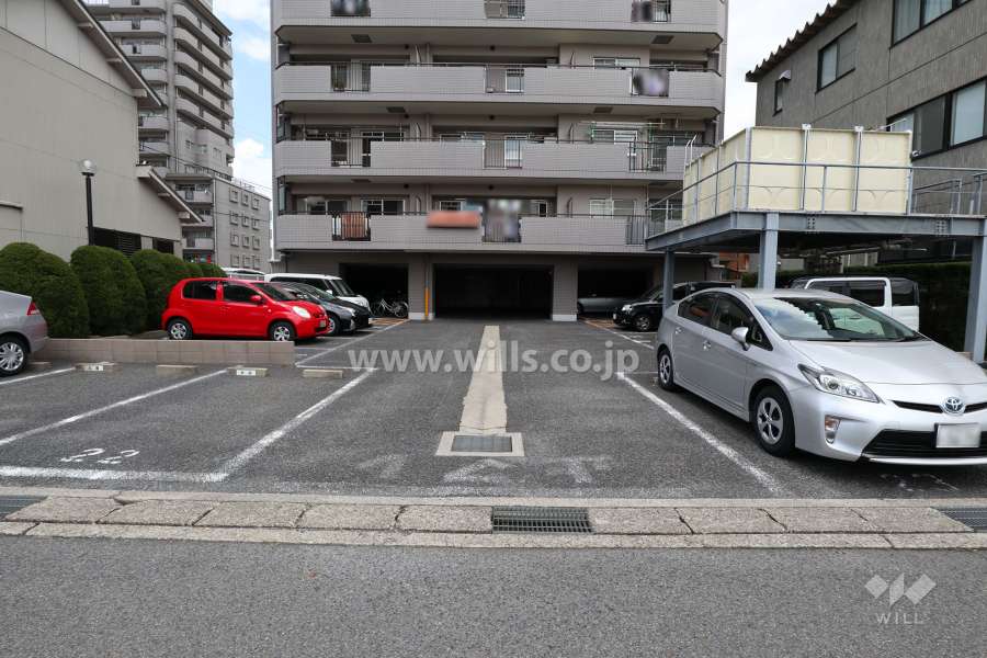 駐車場出入り口