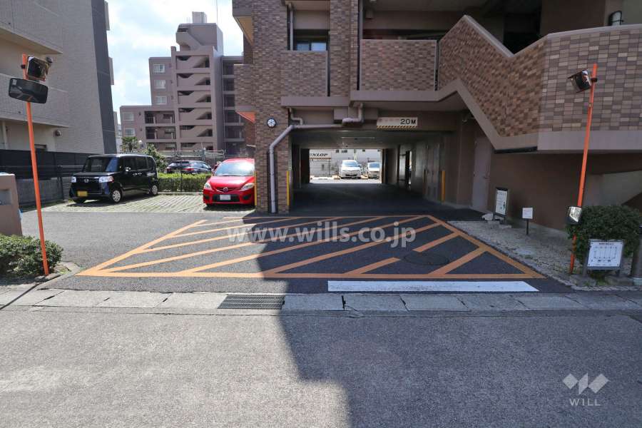 駐車場出入り口
