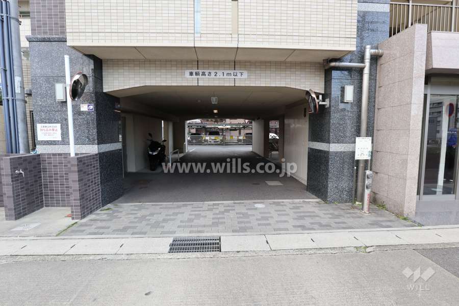 駐車場出入り口