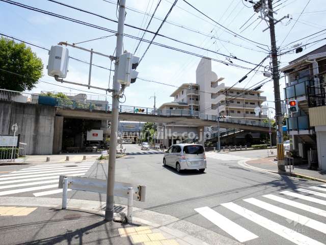 敷地北東側は高低差です。