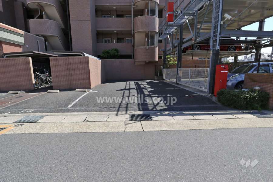 駐車場出入り口