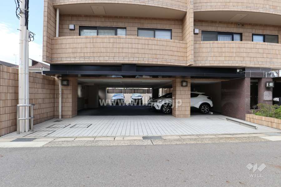 駐車場出入り口