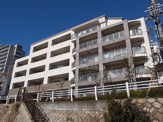 メゾン仁川の外観（南東側から）