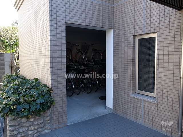 エントランス横にある駐輪場（屋内）