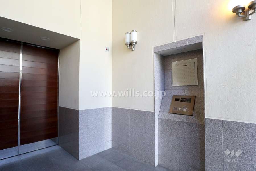 エントランスはオートロック付きです。