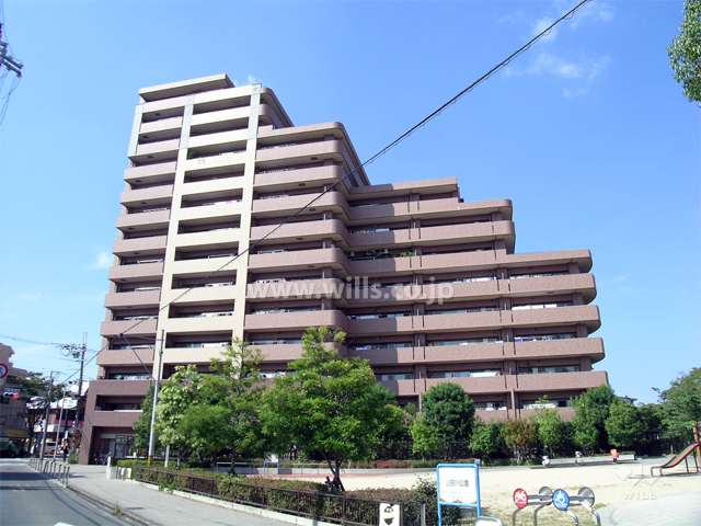 ライオンズガーデン千里丘の外観（南東側から）