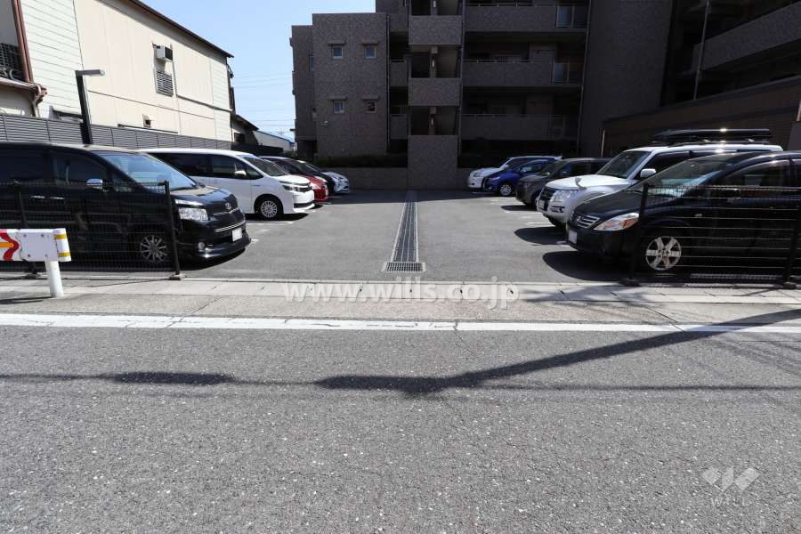 駐車場出入り口