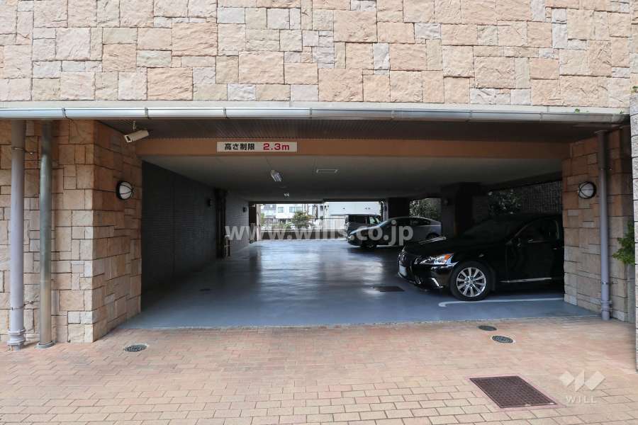 駐車場出入り口