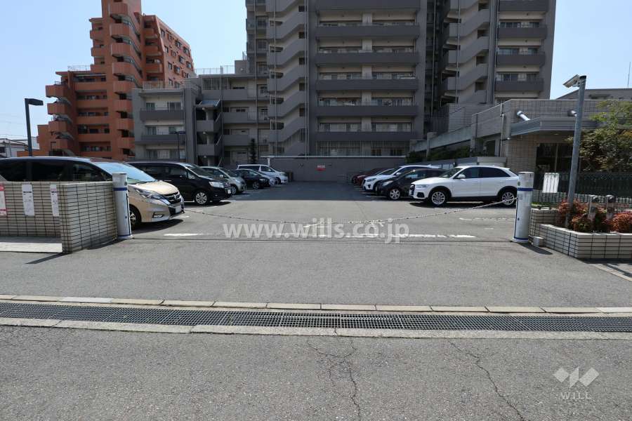 駐車場出入り口