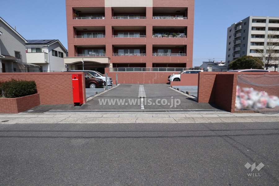 駐車場出入り口