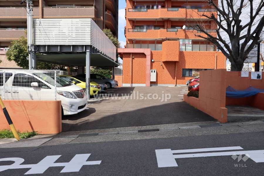 駐車場の出入り口