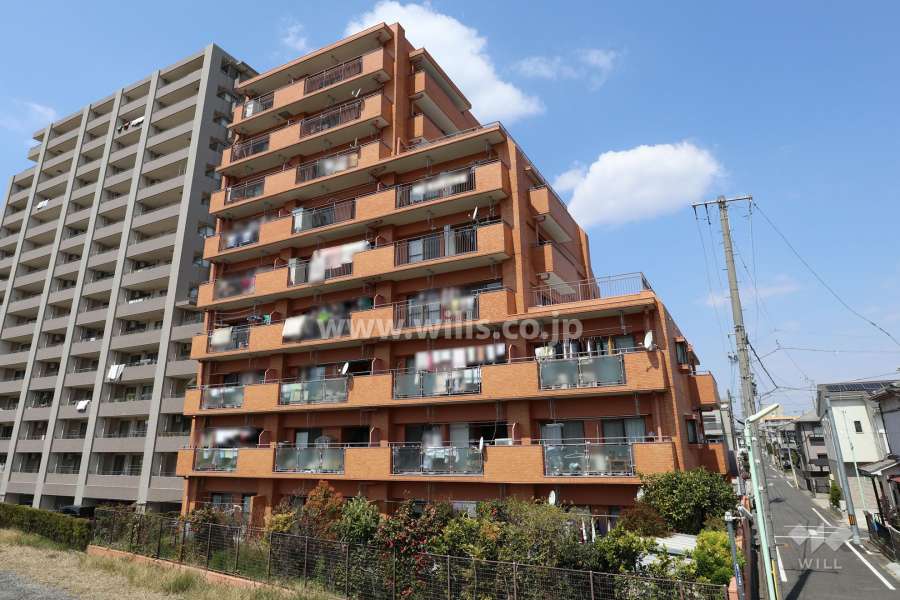 ライオンズマンション瓢箪山の外観（南東側から）