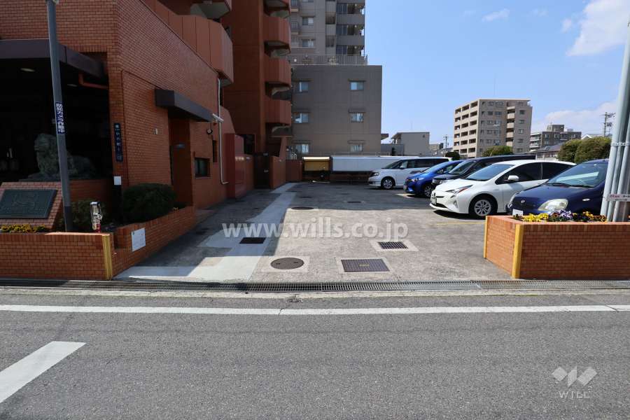 駐車場出入り口