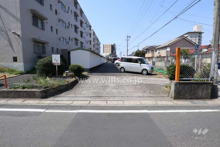 駐車場出入り口