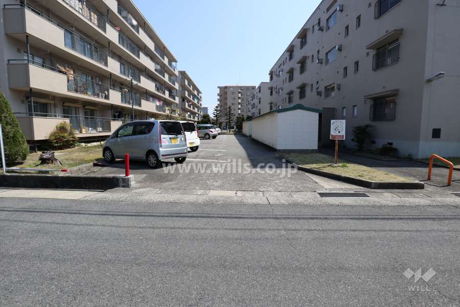 駐車場出入り口