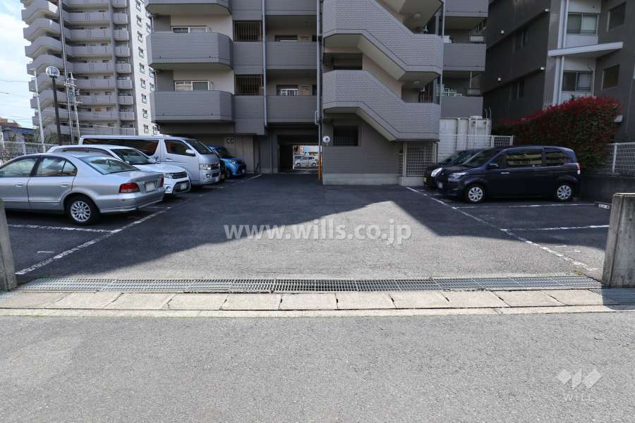 駐車場出入り口