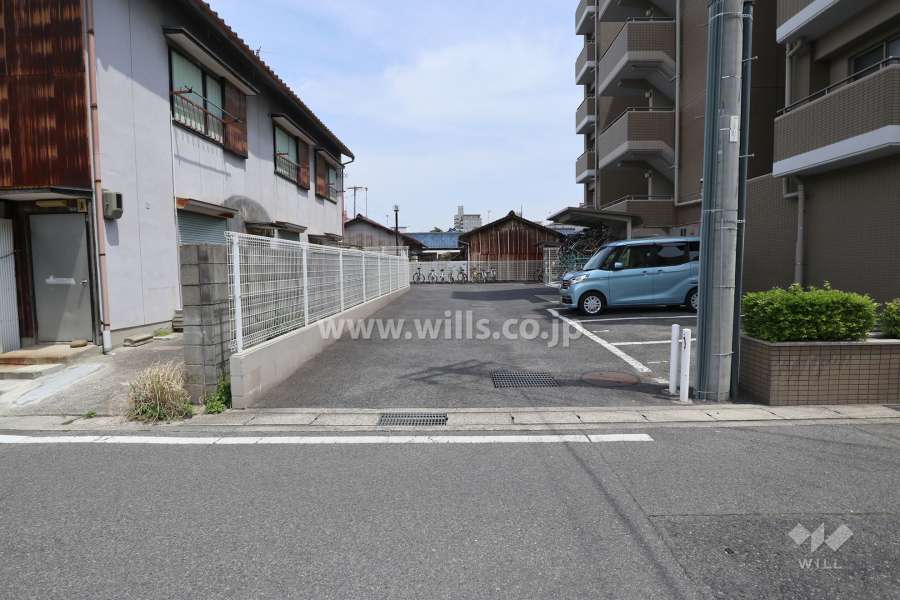 駐車場出入り口