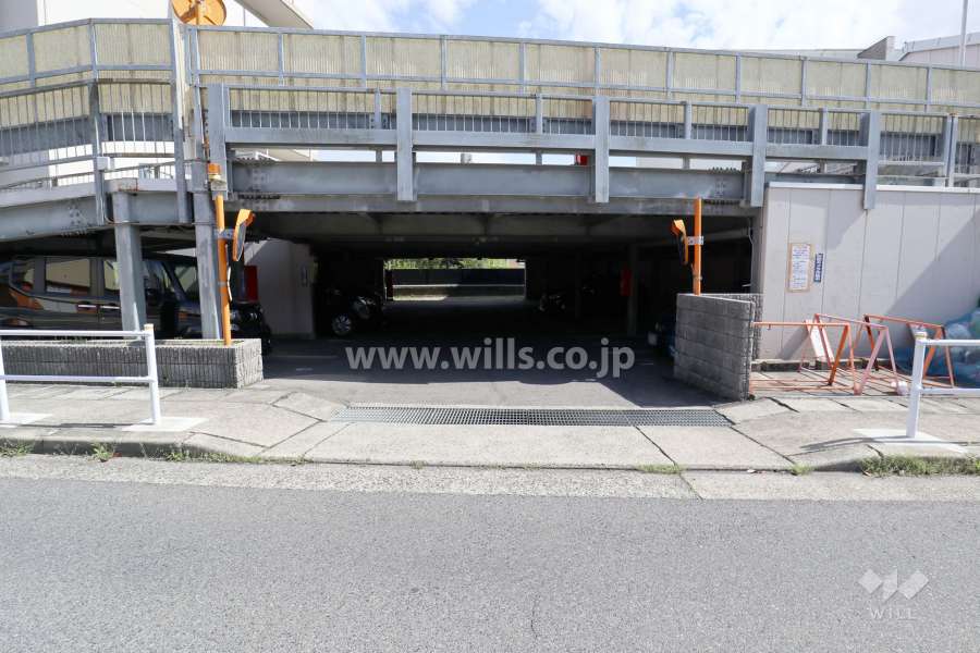 駐車場出入り口