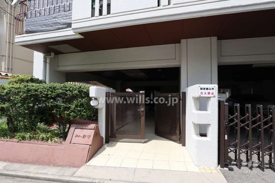 敷地入り口