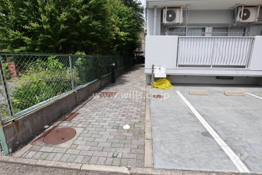 敷地入り口
