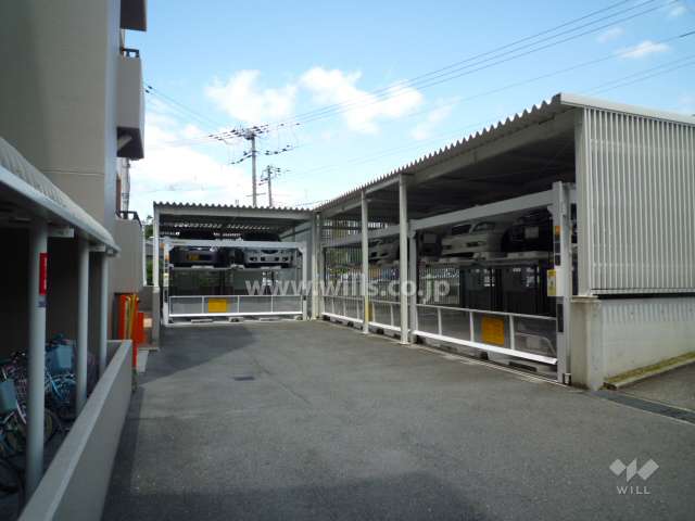 敷地内駐車場（屋根付き機械式）