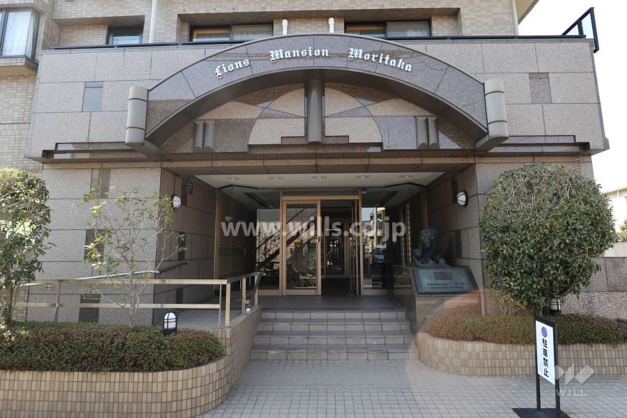 エントランスはオートロック付きです。