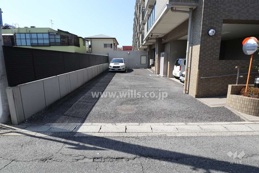 駐車場出入り口