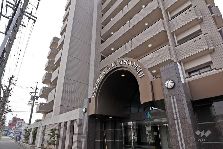 グローリアス藤ヶ丘西の外観（北西側エントランスから）