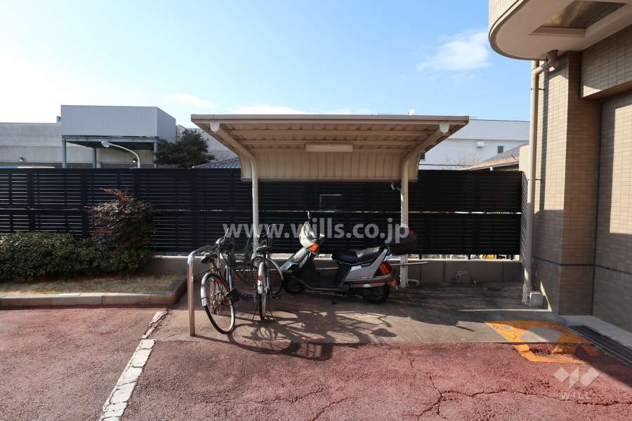 駐輪場とバイク置場